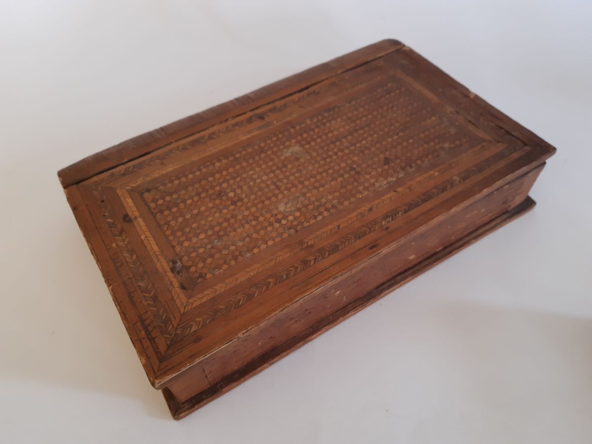 Napoleonic prisoner of war straw-work box